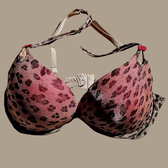 NWOT PUSH UP Cosmopolitan Bra - Light Glare On Front Right Cup (Not a spot) - Picture 10 of 10
